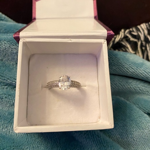 Silver and CZ ring - Picture 2 of 2